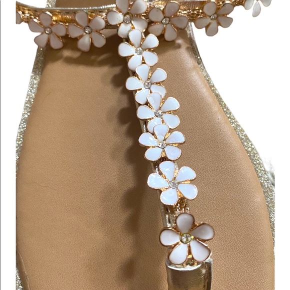 Dream Pairs Floral Sandals - Picture 6 of 9